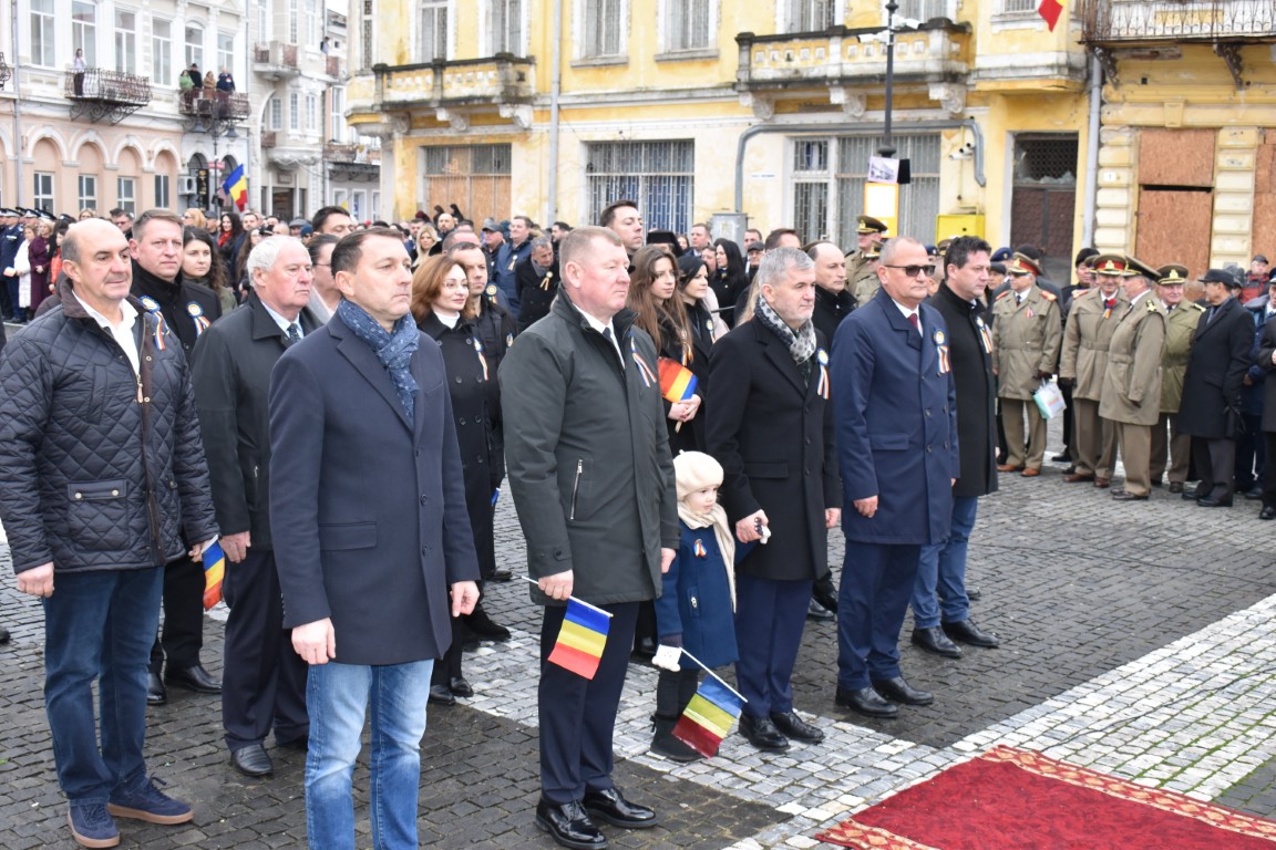 Dezbinați de politică, uniți în momente de solemnitate în fața a mii de botoșăneni – VIDEO 