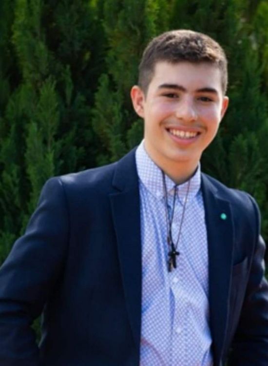 Visurile adolescenței i-au fost înlocuite de o luptă îngrozitoare cu leucemia: Alexandru are 17 ani și luptă pentru a trăi   