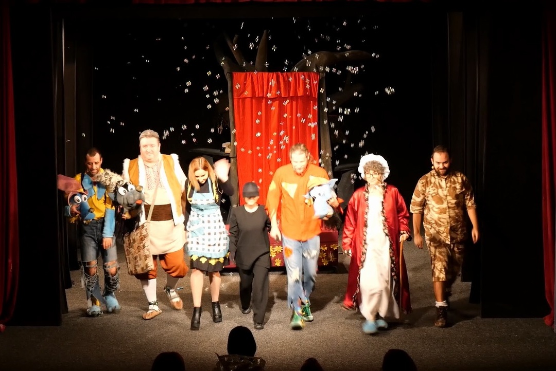 „Scufița roșie” îi așteaptă pe copii la Teatrul „Vasilache”