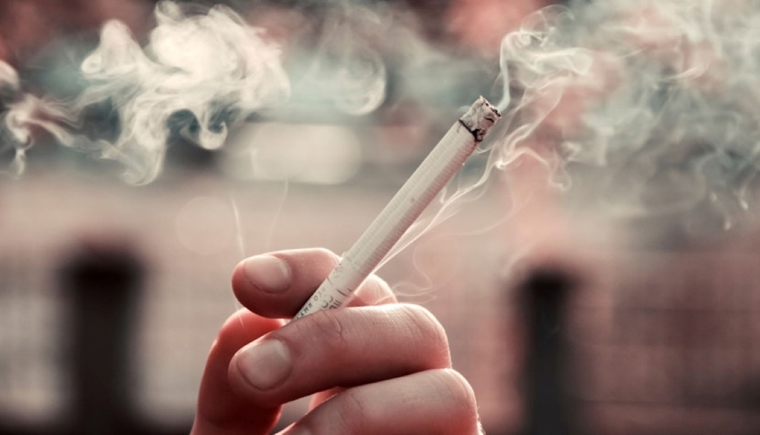 Comisia Europeană vrea interzicerea fumatului și în aer liber, inclusiv la terase