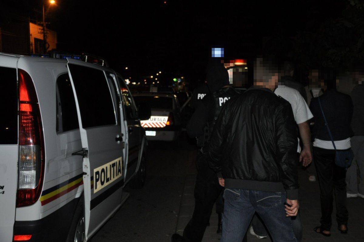 RAZII nocturne: Localuri verificate, scandalagii amendați și permise reținute