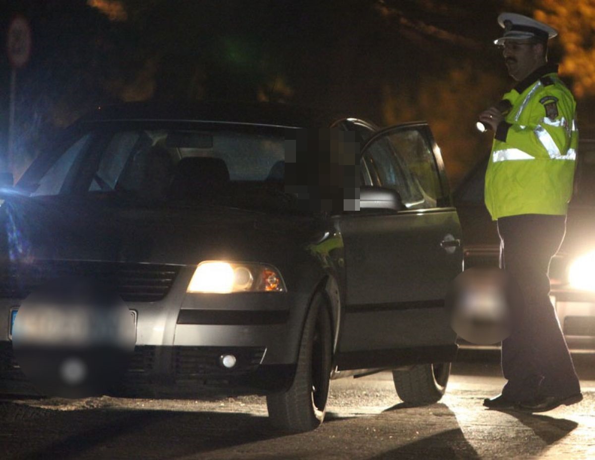 Tânăr prins că circula haotic pe un drum din județ: Polițiștii l-au scos din trafic