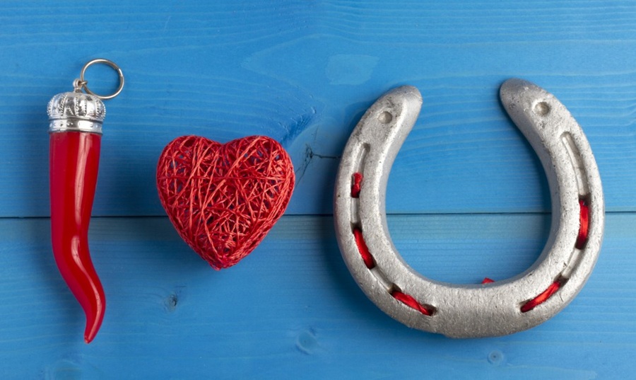 Superstiții și ritualuri italienești pentru a atrage norocul