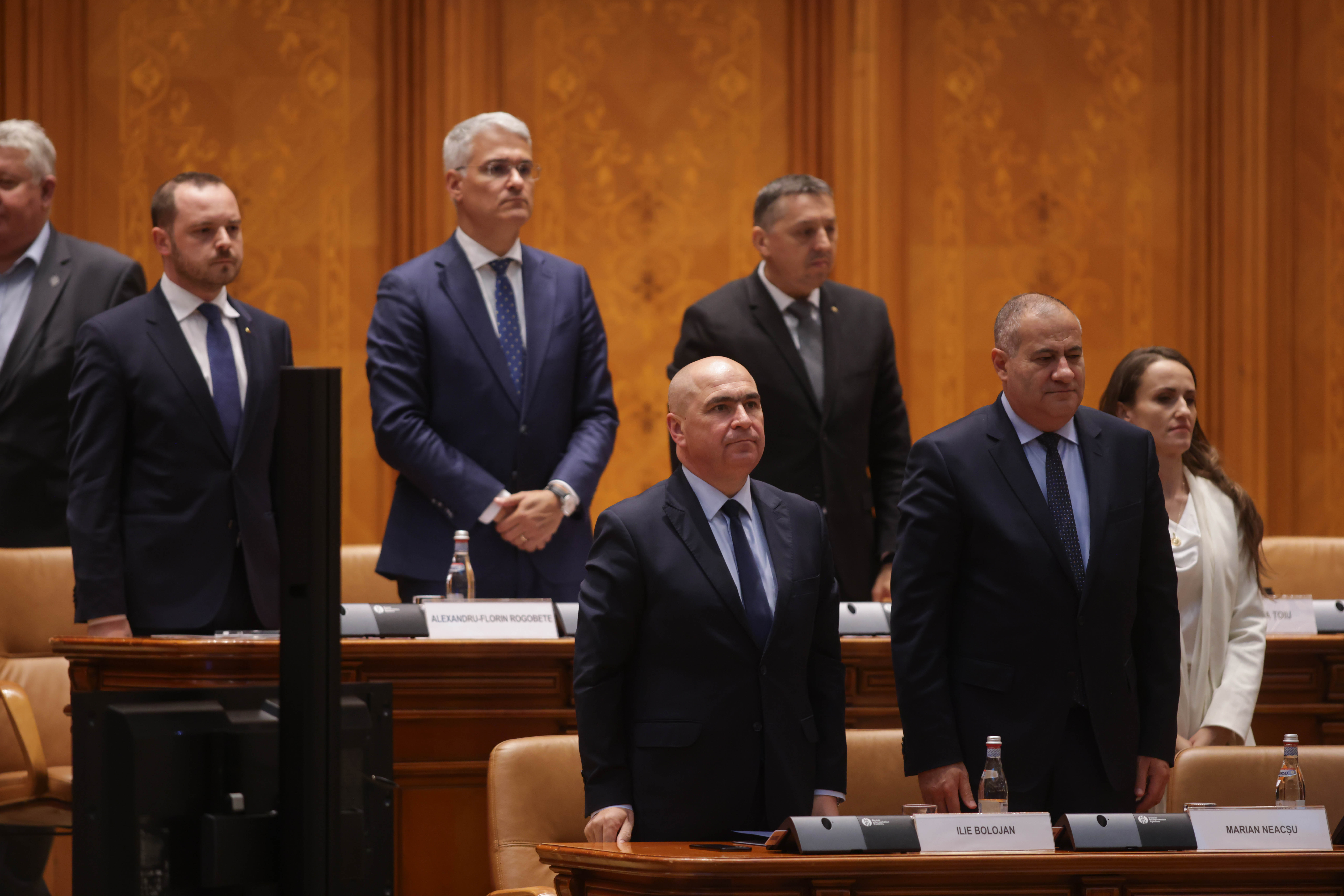 Premierul Bolojan își asumă răspunderea în Parlament pentru cinci legi: Ce urmează