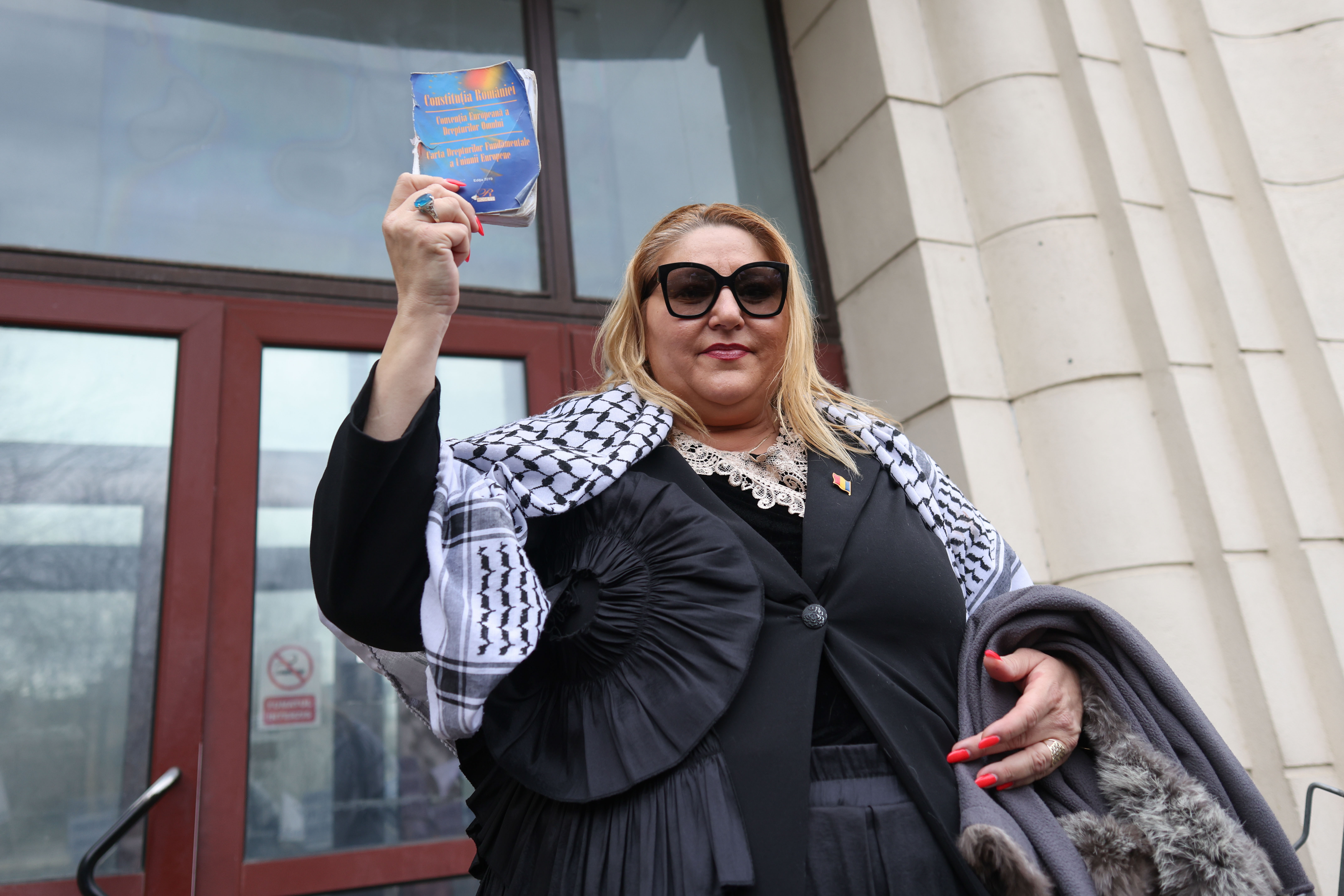 Diana Şoşoacă, realeasă la șefia S.O.S România. 25% la parlamentare și fotoliul de la Cotroceni, țintele partidului