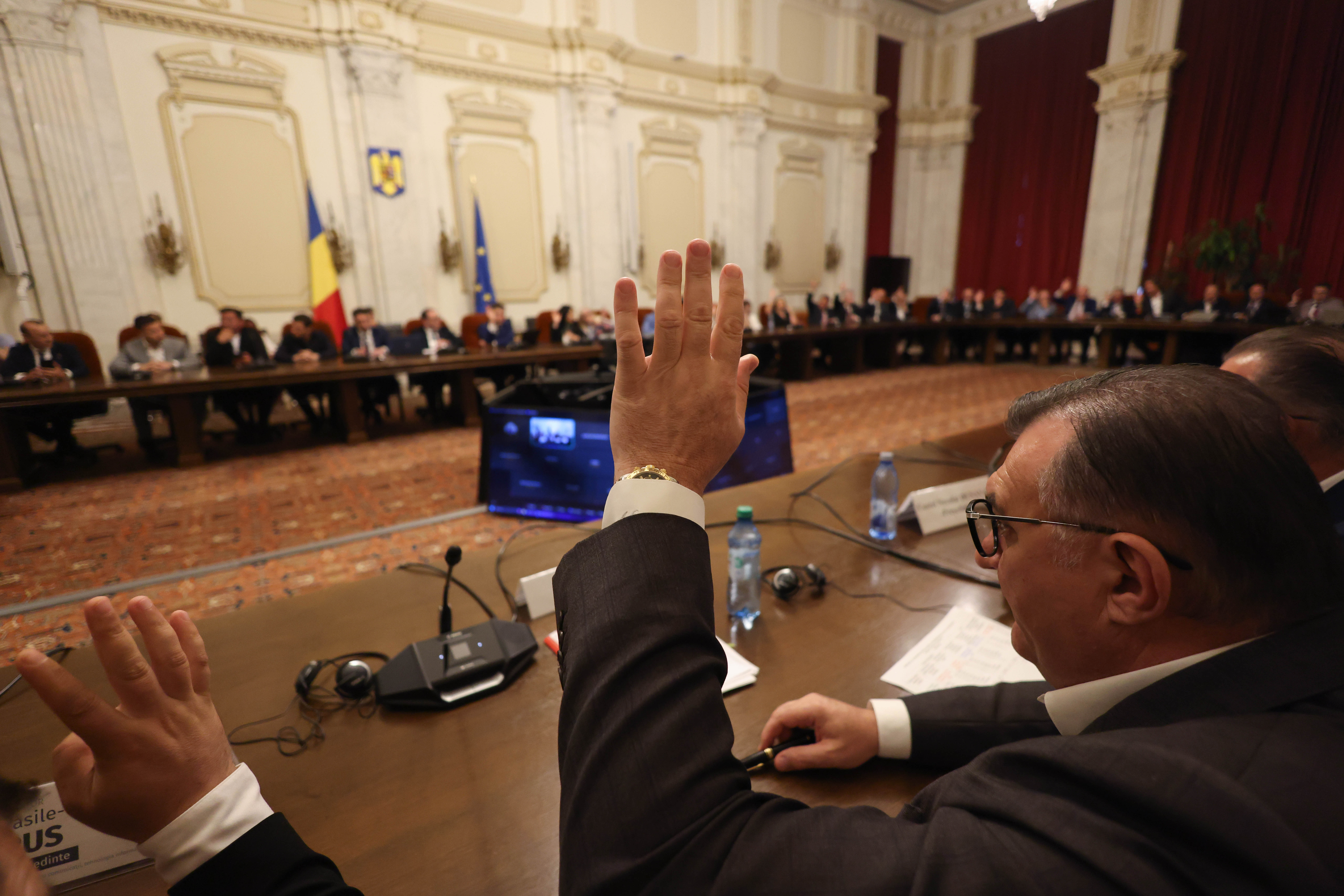 „Micul miracol” din Parlament. PSD, PNL, AUR și USR au votat la fel pentru a ține prețul motorinei sub 10 lei / Cum arată măsura