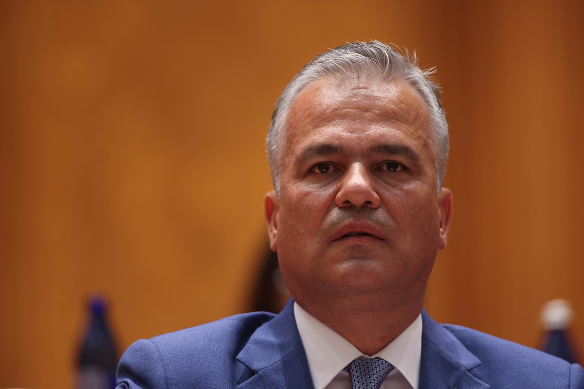 „PNL riscă să repete destinul politic al PNŢCD”. Adrian Veștea critică decizia de a vota Guvernul Niculescu