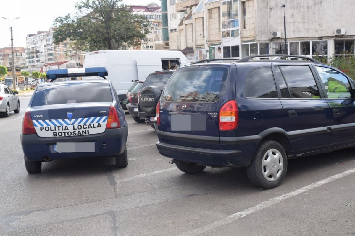 Roți blocate și amenzi aplicate de polițiștii locali în municipiu