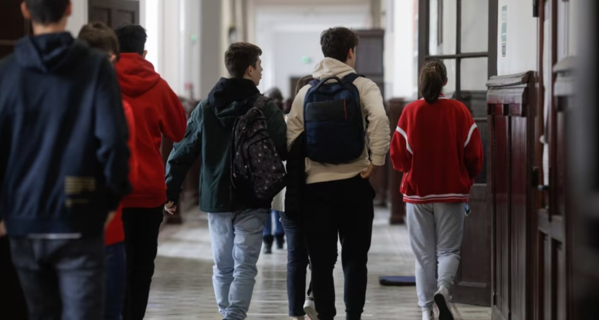 CUM va fi prevenit consumul de droguri în școli: Dacă nu reuşim să blocăm intrarea în şcoală a drogurilor, avem o problemă