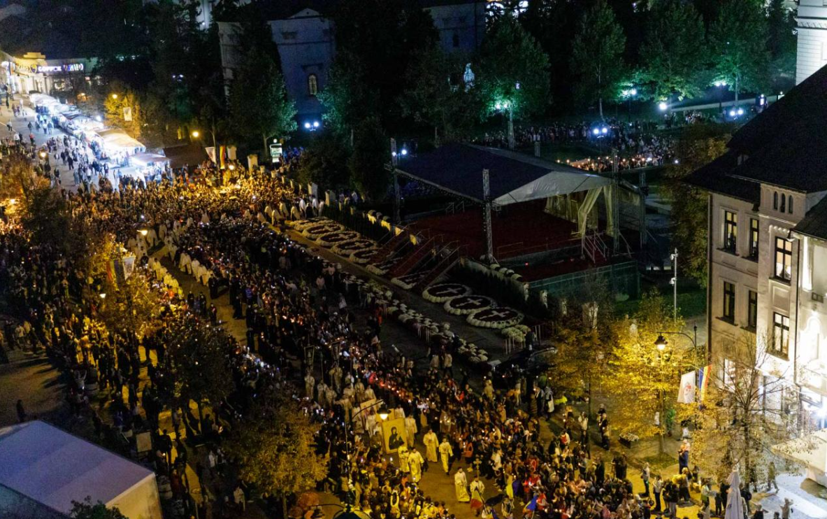 Pelerinaj de NEUITAT: 5 kilometri de rând pentru Calea Sfinților