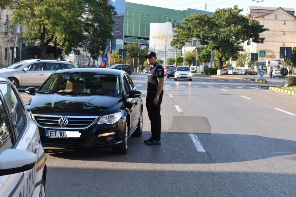 Aventura periculoasă a unui botoșănean: A fost dat jos de la volan de poliţişti pe Calea Națională