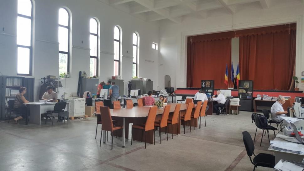 Angajații primăriilor din comune anunță PROTESTE prin „grevă japoneză cu exces de zel”: Ca să nu ne mai înjure lumea că suntem mulţi, puturoşi şi bine plătiţi