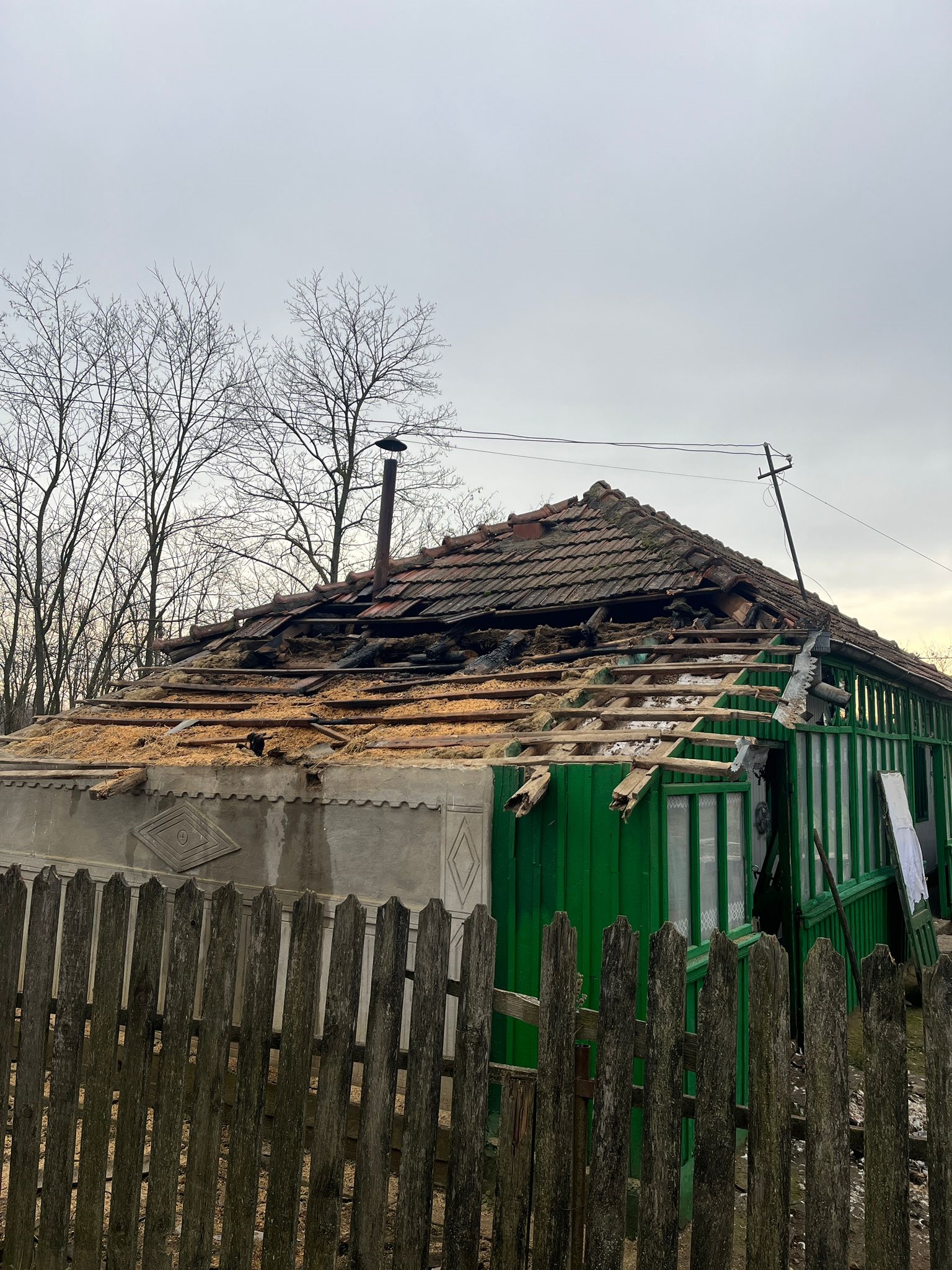 Incendiu într-o gospodărie dintr-o localitate botoșăneană: Flăcările au izbucnit de la o sobă supraîncălzită