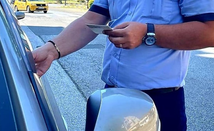 Femeie din Suceava urcată la volan pentru a păcăli polițiștii: A fost amendată cu 2.000 de lei 