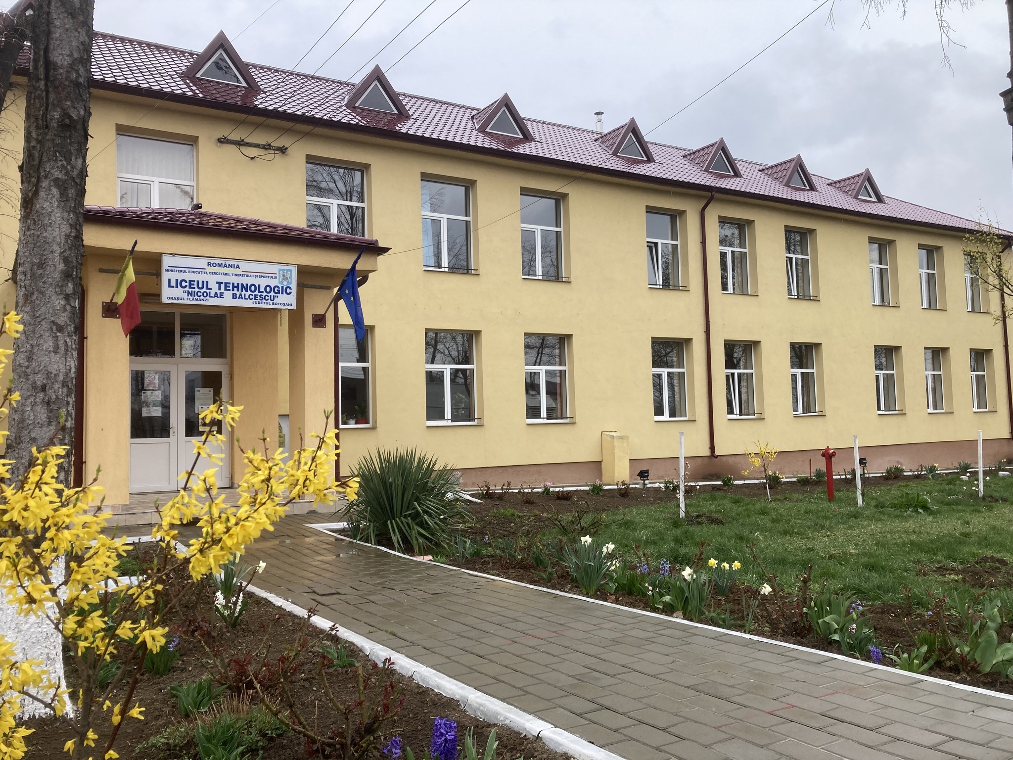 Lecție preventivă cu polițiștii la clasă: Elevii au participat activ