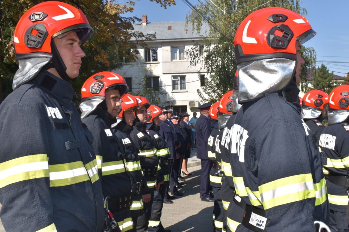 VINERI: Ziua Pompierilor sărbătorită cu ceremonial militar, plimbări cu șenilata și tiroliană