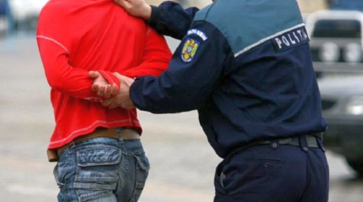 Botoșănean REȚINUT de polițiști după ce și-a bătut tatăl