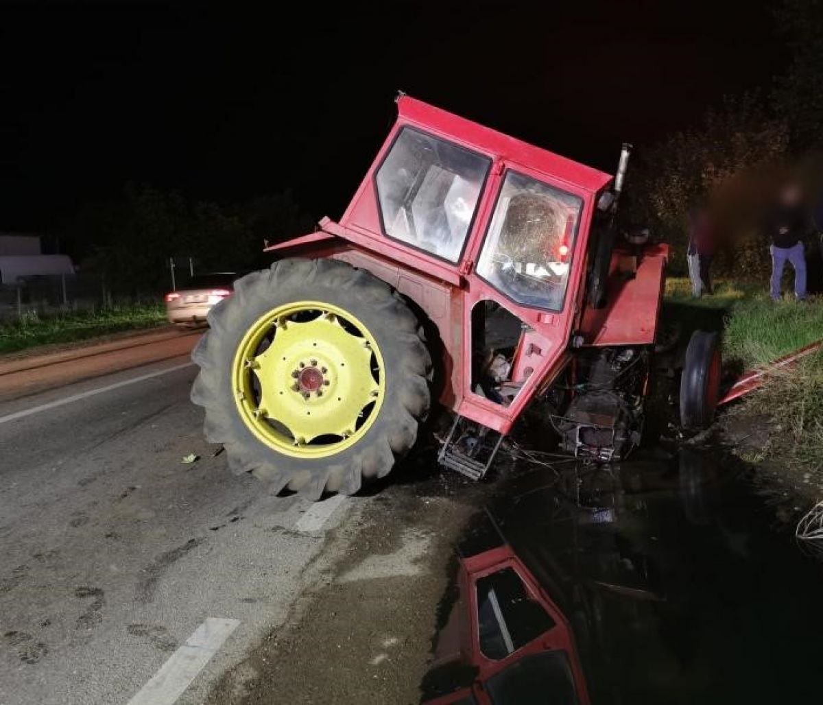 A intrat cu tractorul în gard de beat ce era: Polițiștii au mai descoperit o neregulă