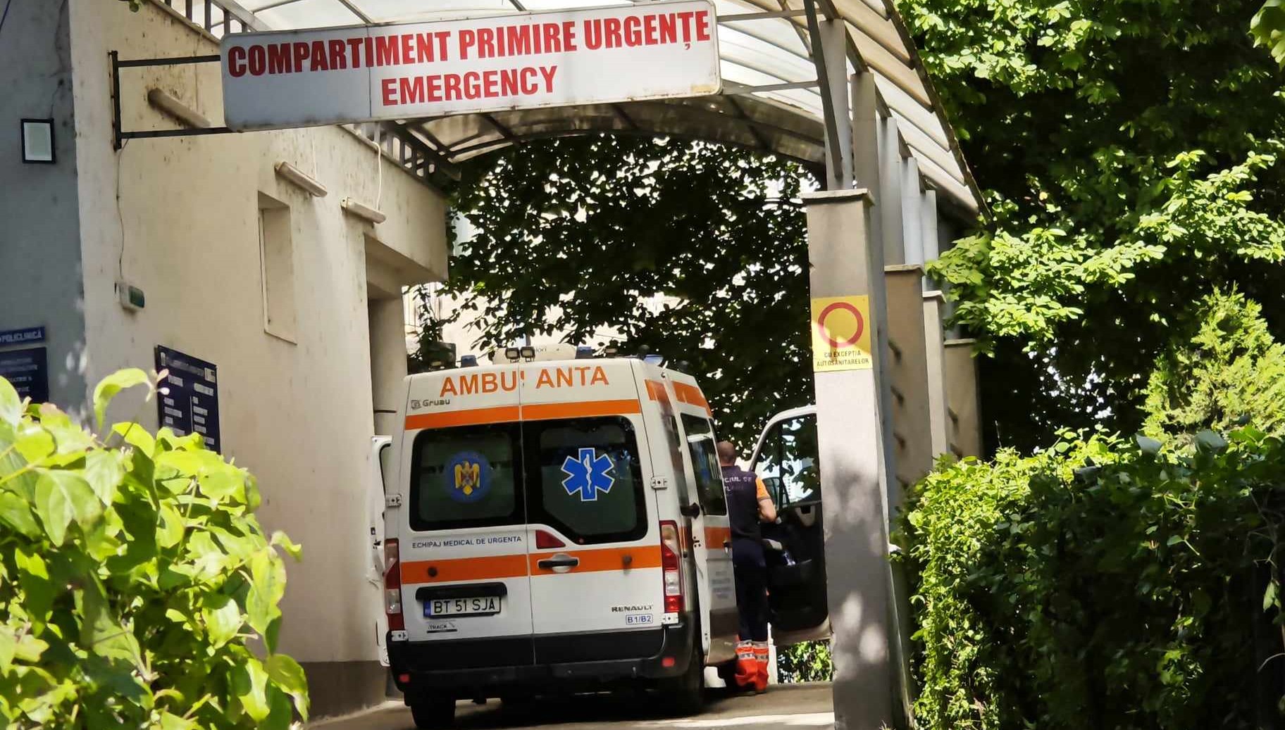 Bebeluș transportat la Iași după ce s-a intoxicat cu nitriți 