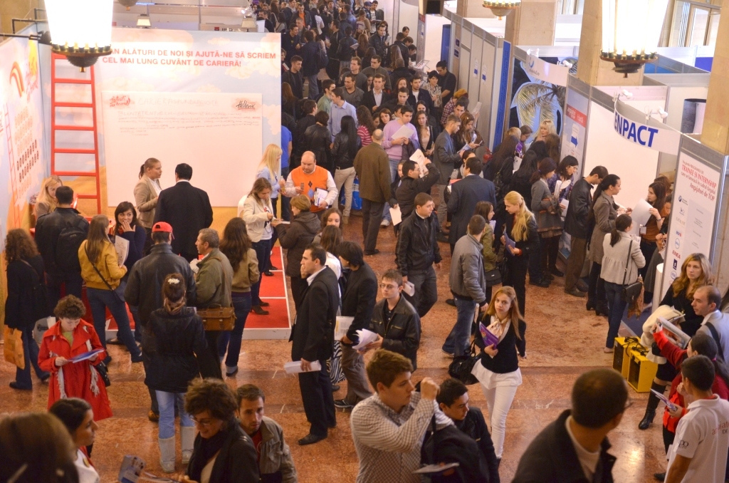 Cu diplomă, dar fără job: Facultățile care s-au transformat în fabrici de șomeri