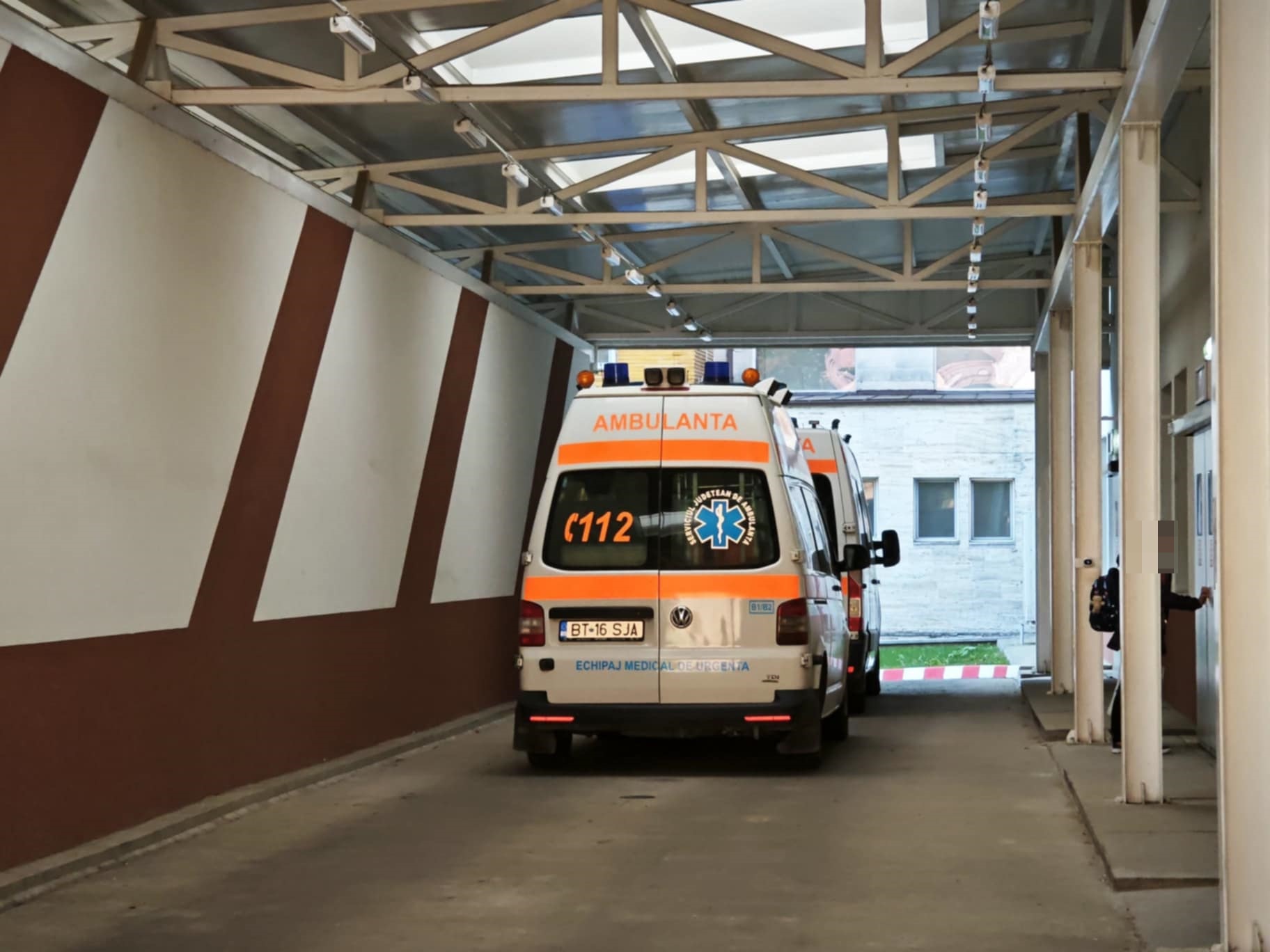 Sute de botoșăneni ajunși la spital cu pneumonii