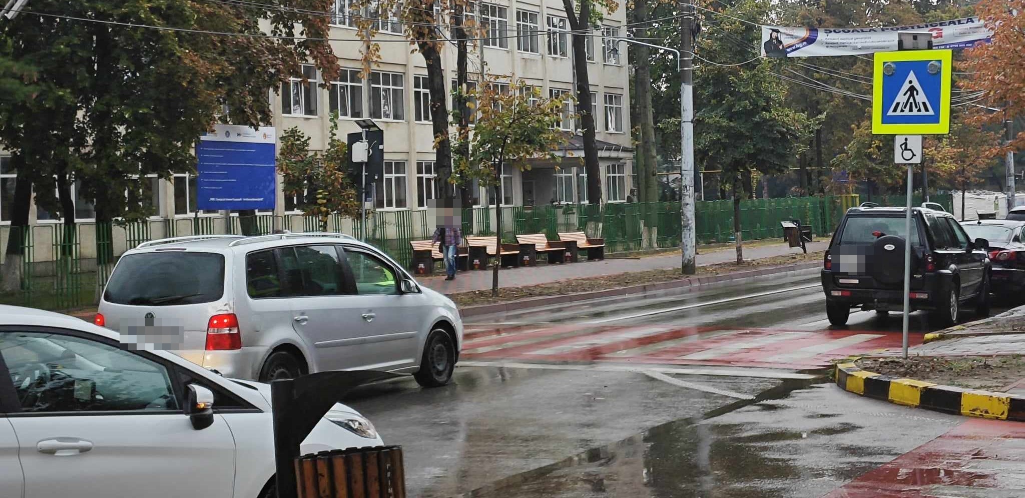 Trafic aglomerat în zona școlilor: Indicatoare lipsă mai ales la sate, șoferii rugați să reducă viteza 