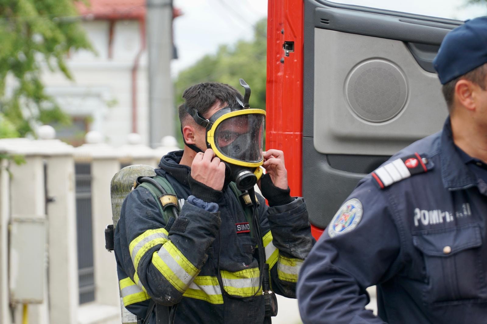 Sediul unei firme a luat foc, pompierii au intervenit urgent