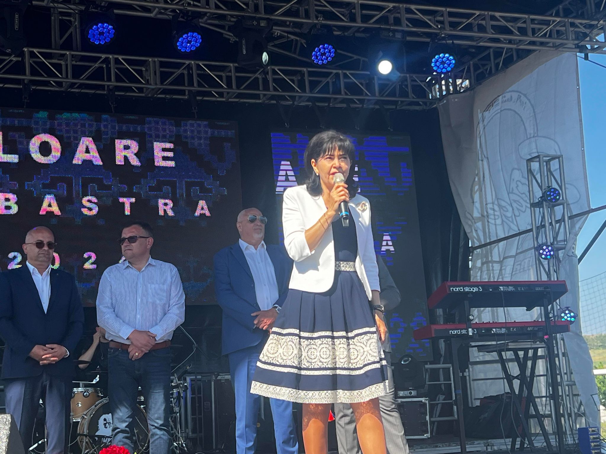 Doina Federovici la Ipotești, mesaj despre bijuterii, de pe scenă: Trebuie să fiți mândri – VIDEO 