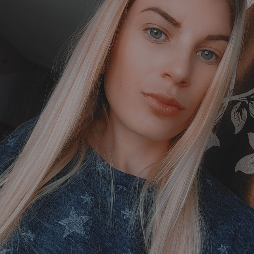 Strigăt de ajutor pentru o tânără de 24 de ani: Această afecțiune o împiedică să aibă o viață normală 