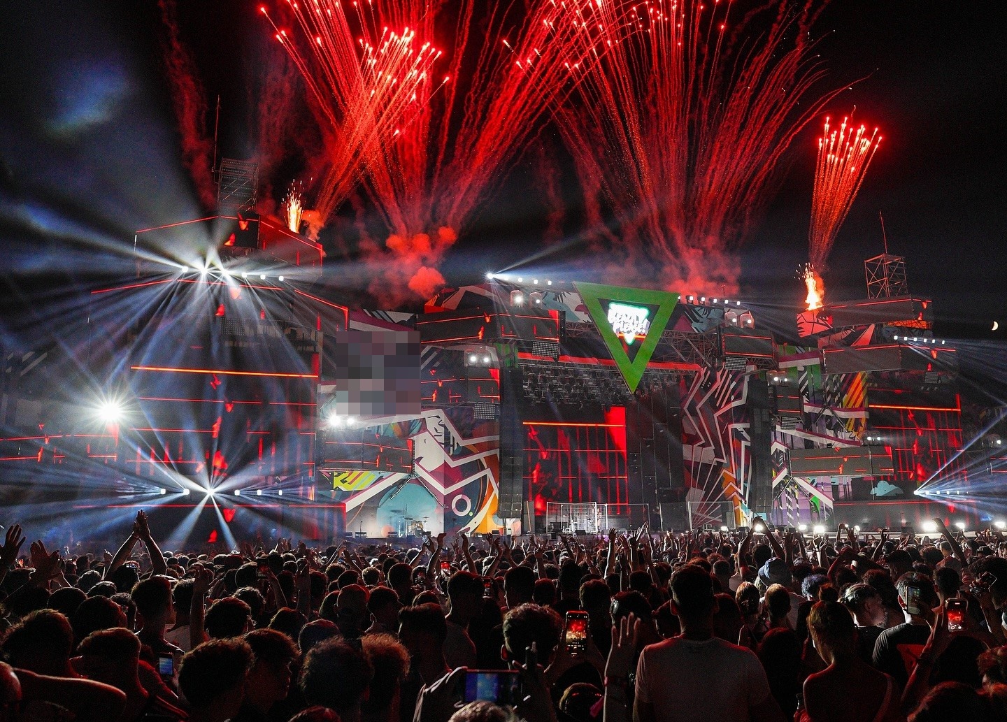 De pe litoral: Artist celebru săltat de DIICOT după ce s-a drogat pe scenă la festival – VIDEO 