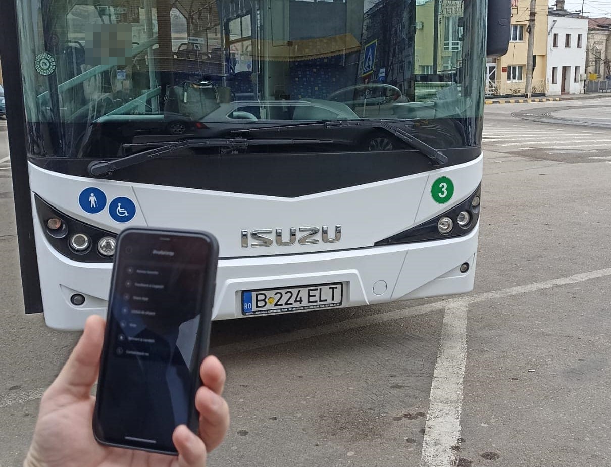 APLICAȚII la Eltrans: Bilete plătite online, călătorii pot afla în timp real când ajung autobuzele în stații