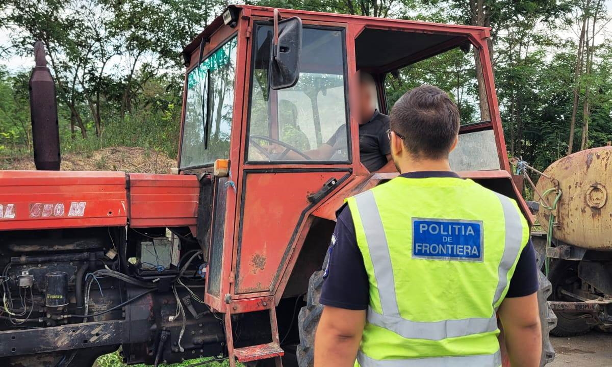 Tractorist tras pe dreapta de polițiști, neregulă gravă descoperită la control