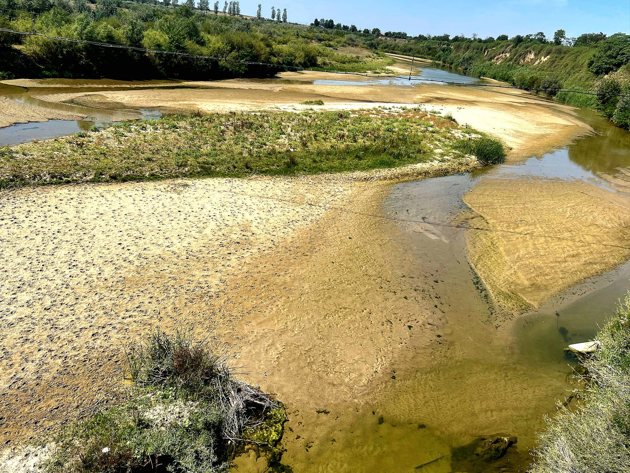 Din ce în ce mai multe râuri secate: Apele Române fac apel la folosirea raţională a apei