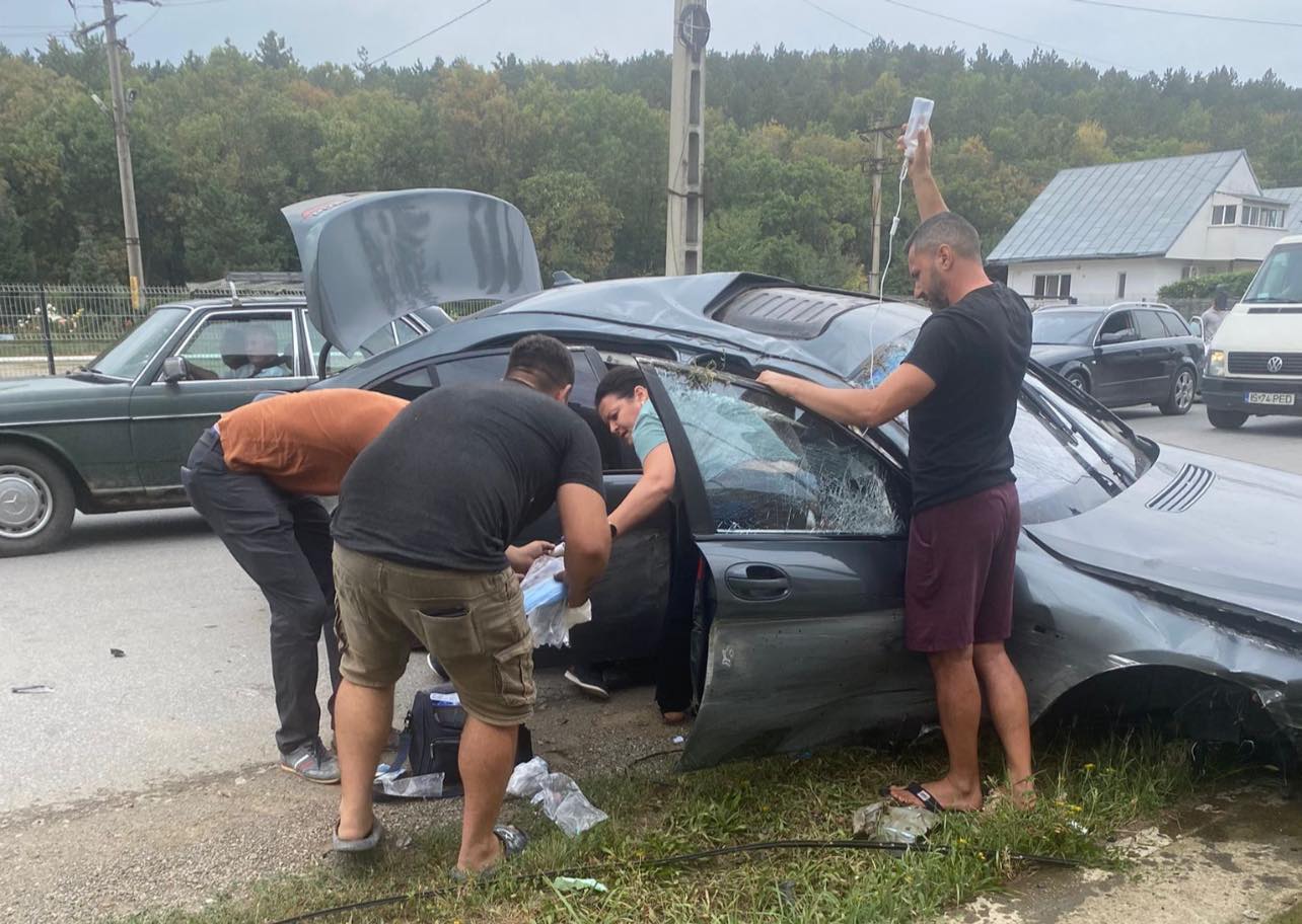 O femeie a văzut un accident rutier și a oprit: GESTUL făcut a ajuns pe Facebook după care a devenit viral