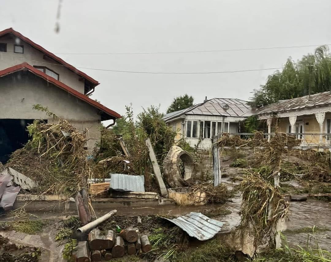 Trei parohii din județ s-au unit să strângă ajutoare pentru oamenii afectați de inundații