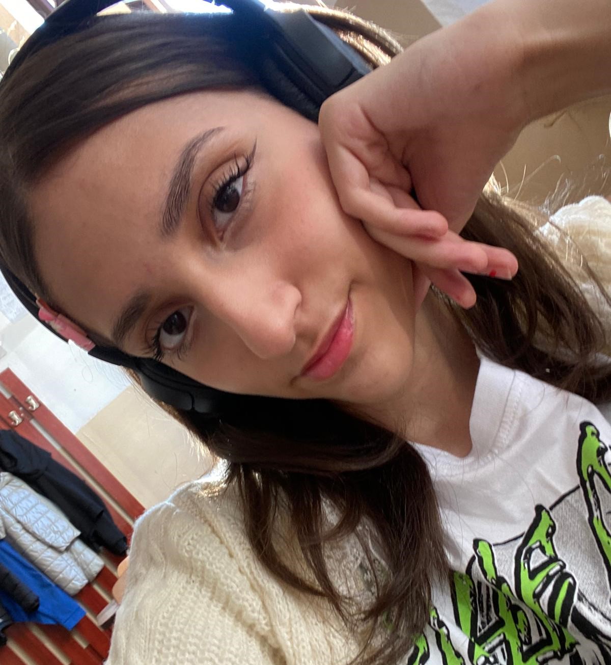 Strigăt de ajutor pentru Denisa, o adolescentă care visează să trăiască fără durere: Să îi redăm un viitor luminos și sănătos