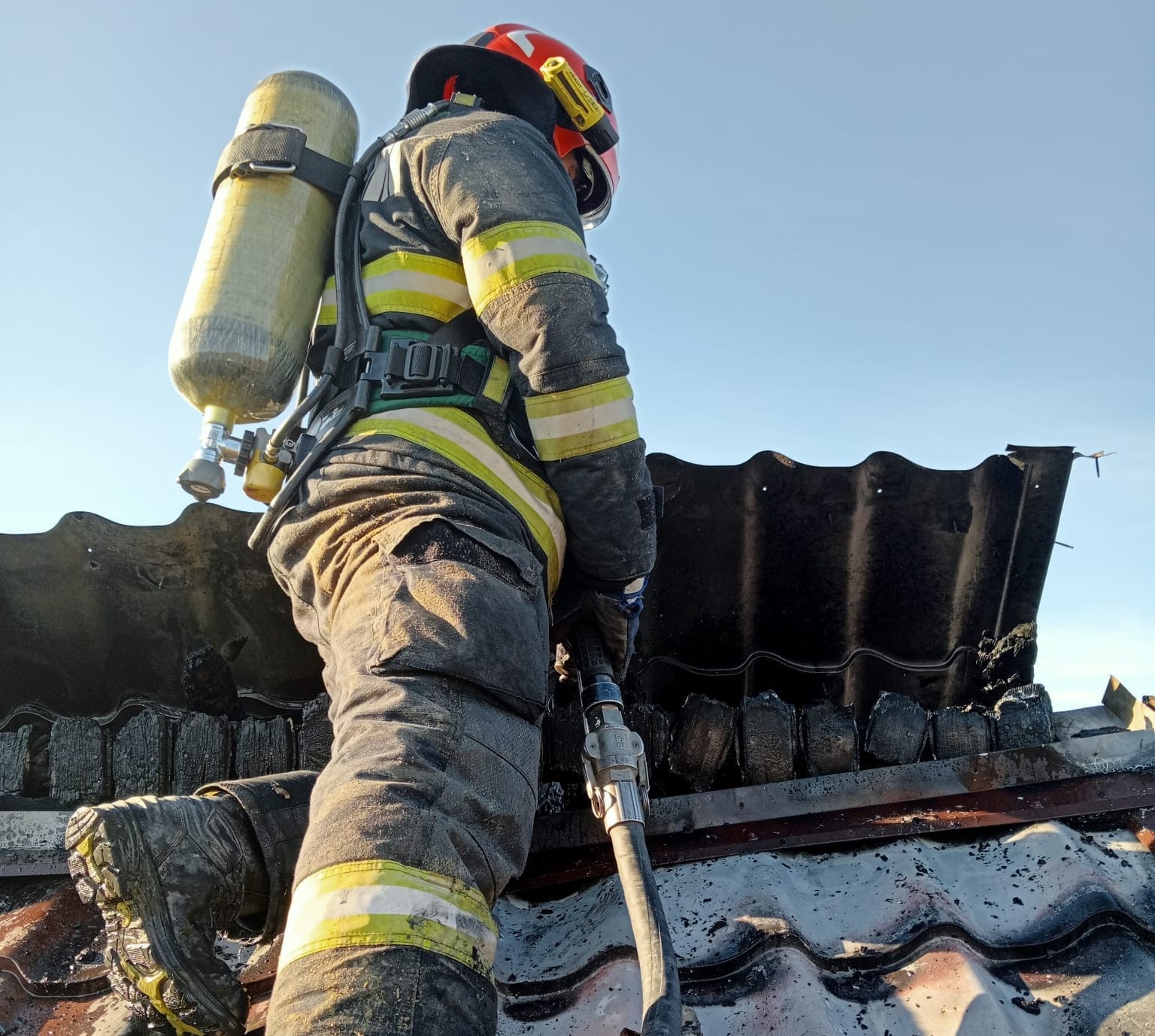 Două familii din Botoșani, la un pas să rămână fără casă de Crăciun