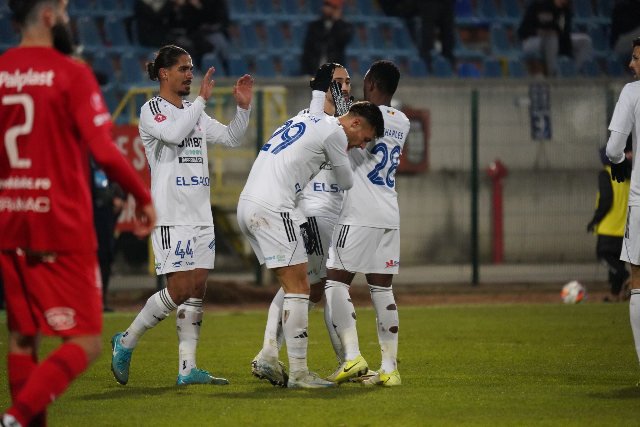 FC Botoșani vrea să transfere un fundaș și un atacant: Ăsta e fotbal? Nu așa se câștigă