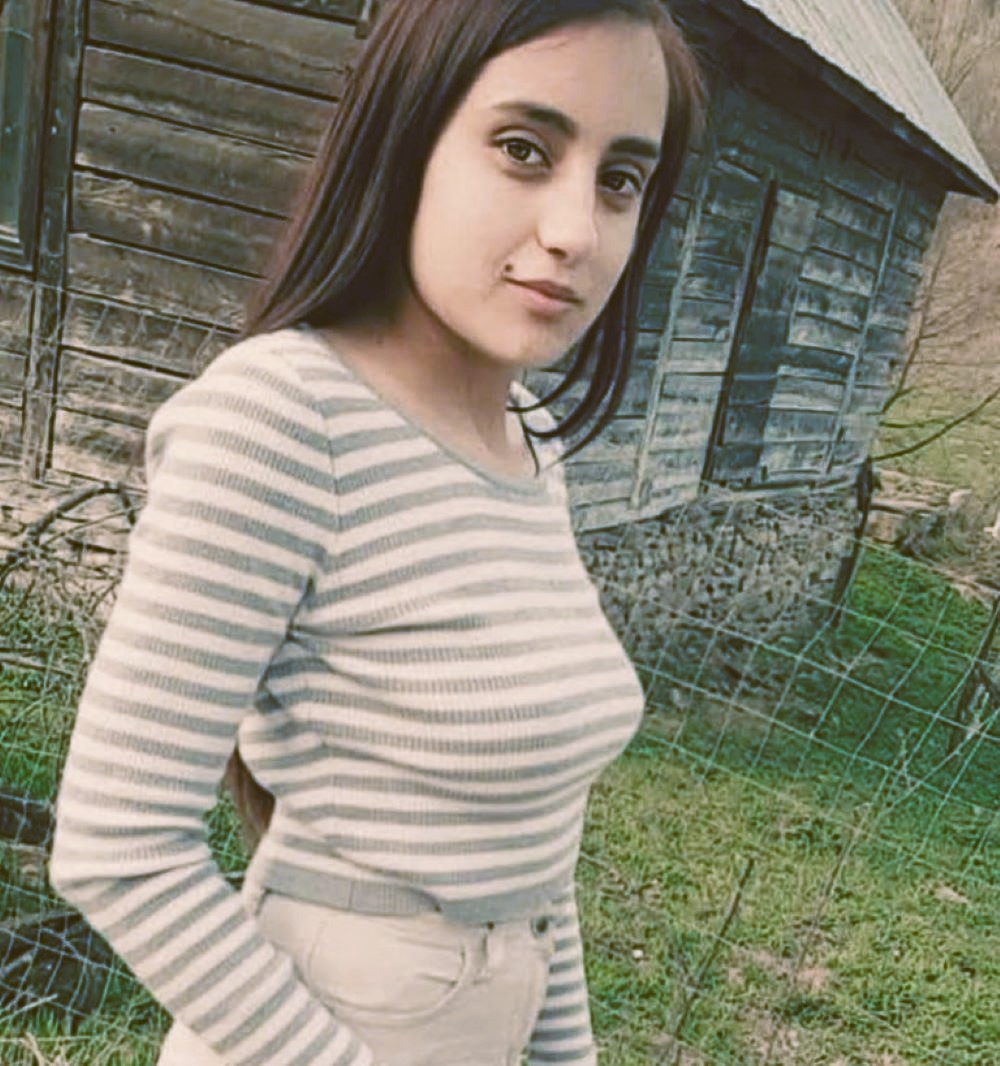 Să o ajutăm pe Dana! O tânără de 25 de ani luptă zilnic cu durerea 