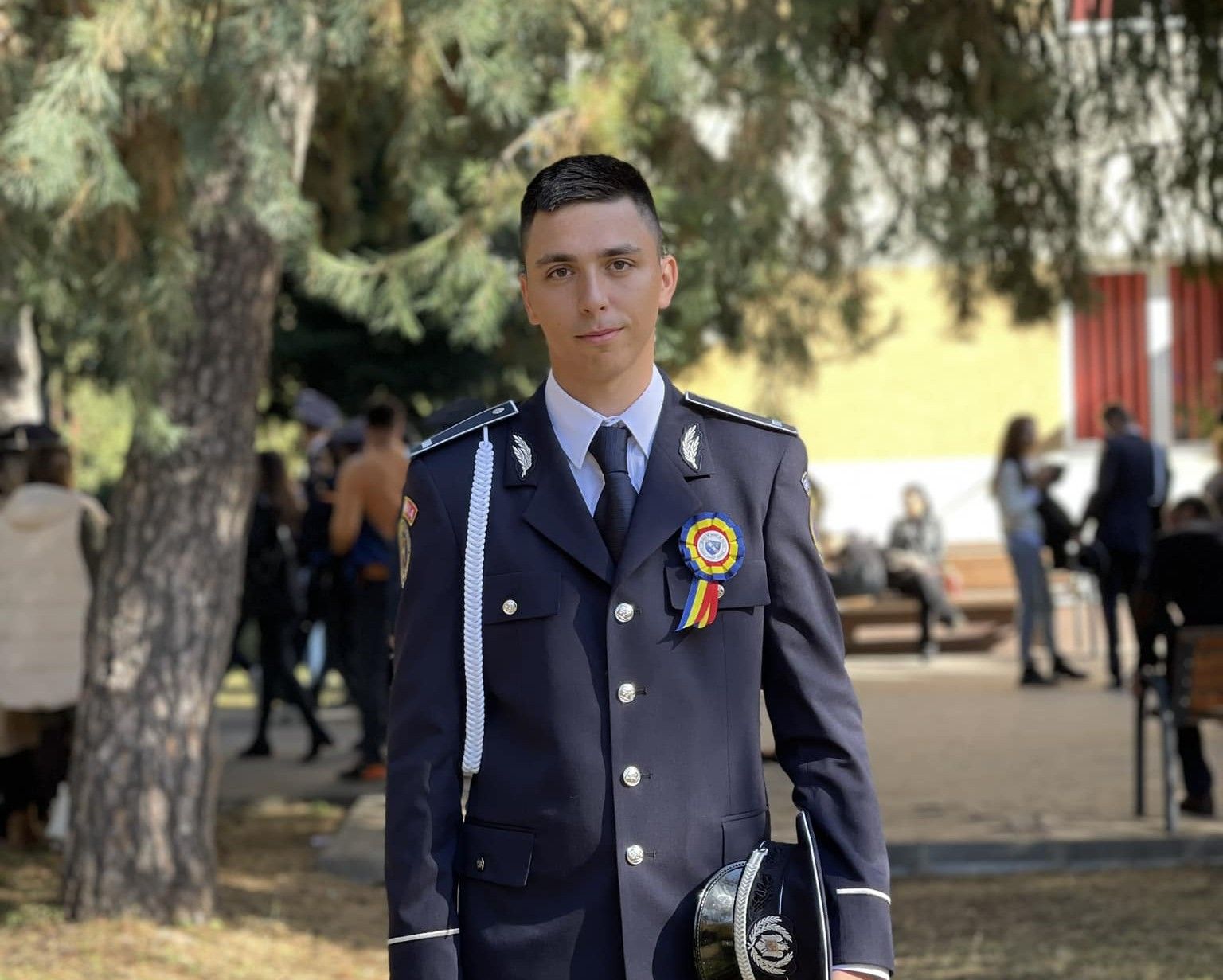 Alex, polițistul rănit în accident s-a pensionat la 25 de ani