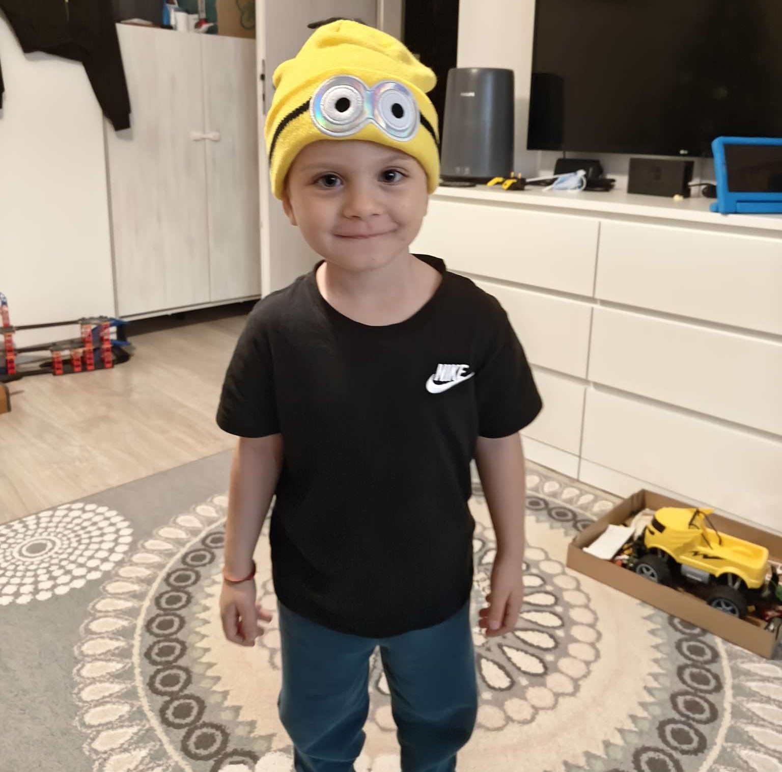 Să-i redăm speranța lui Răzvan! Un băiețel de trei anișori luptă să trăiască, ședințe grele de tratament 