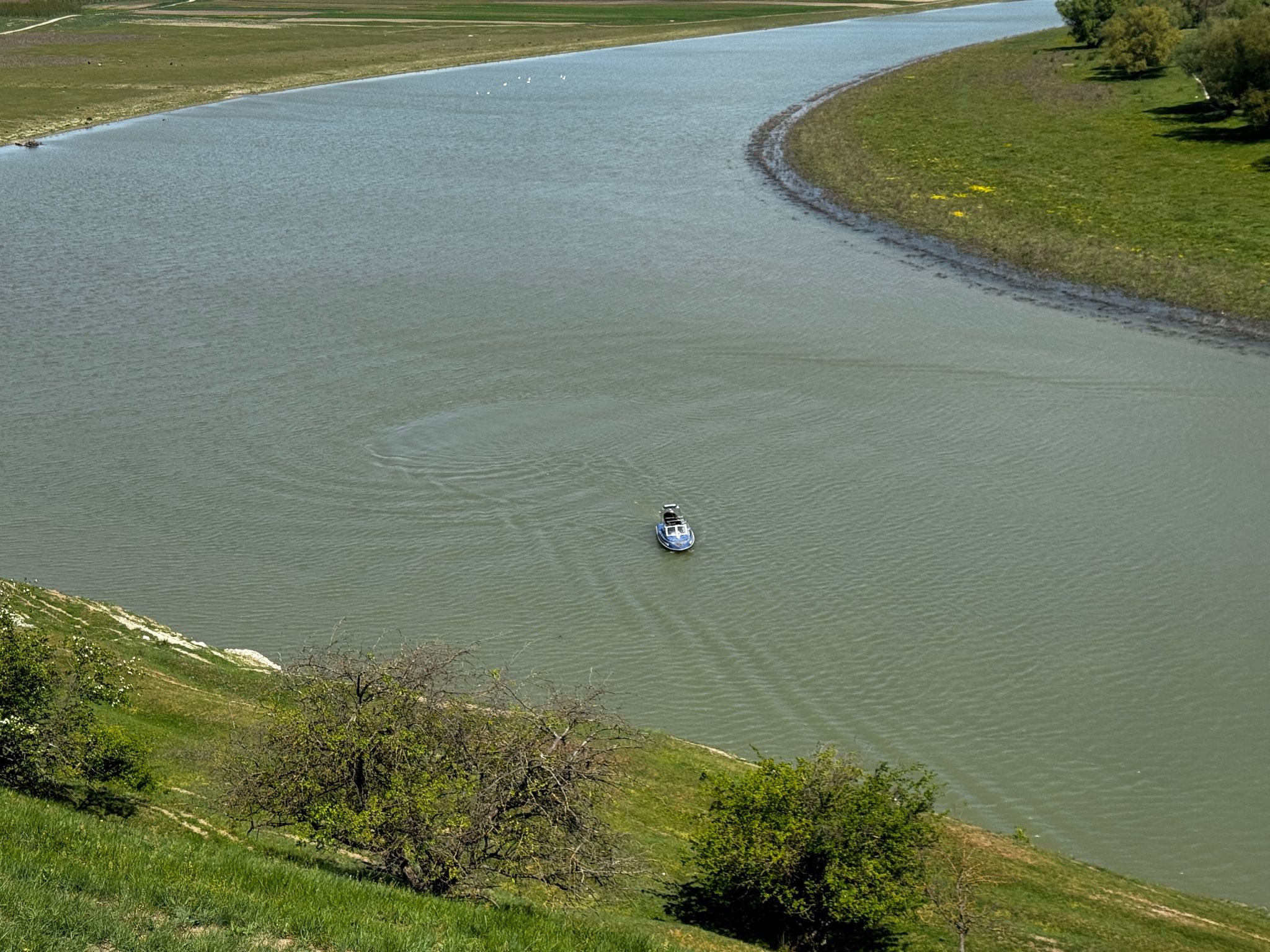 Pescari amendați de polițiști după o acțiune pe râul Prut  