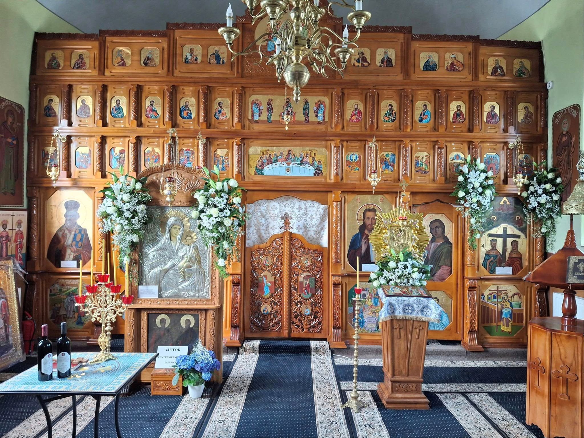 Hram la o biserică din municipiul Botoșani, credincioșii așteptați la slujbe