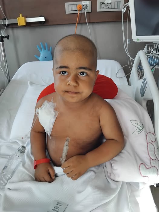 O fetiță cu sindrom rar și cancer renal are nevoie urgentă de ajutor