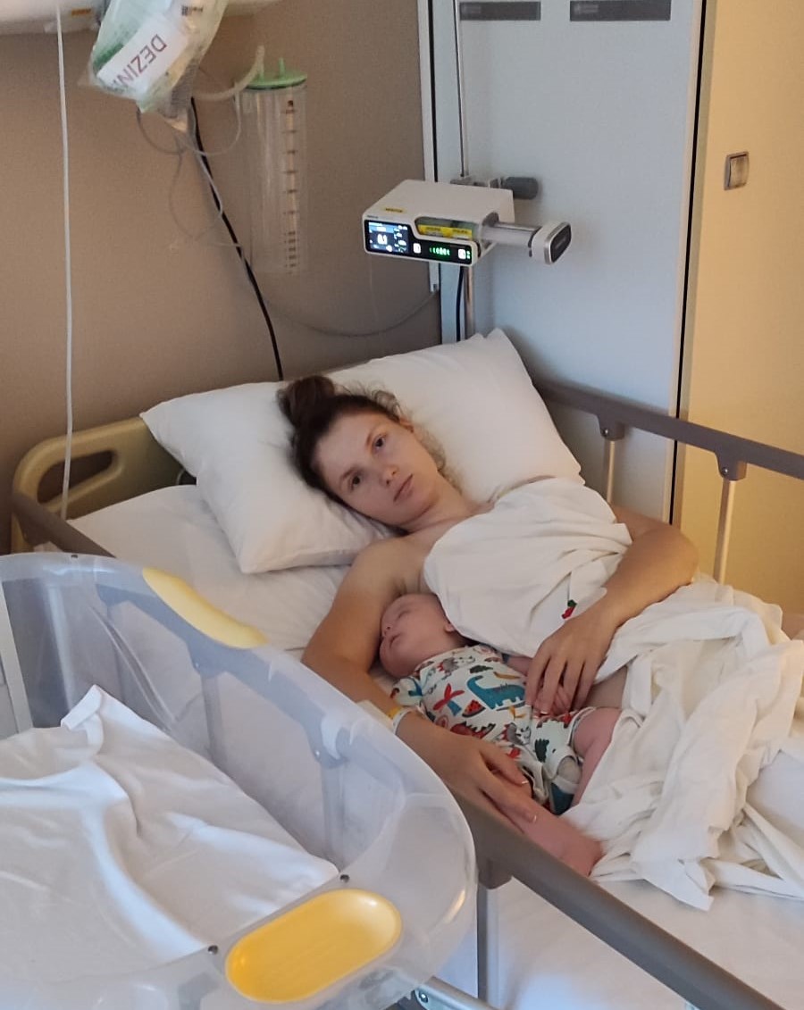 O mamă luptă pentru viață: Alina are nevoie de ajutor pentru a-și putea crește copilul