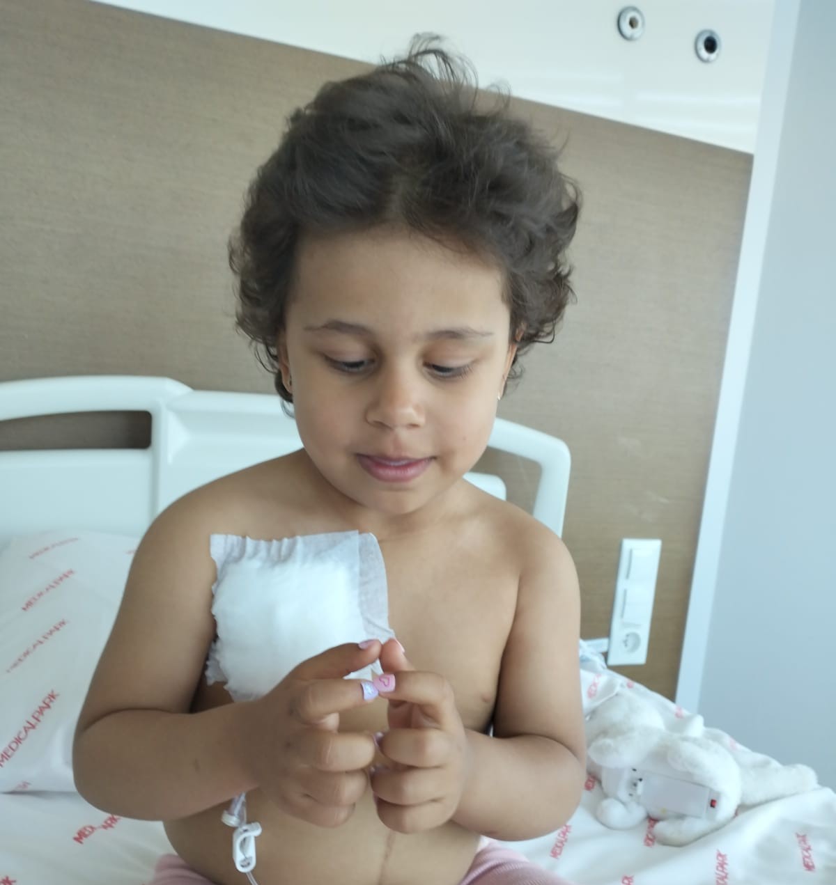 Muzică transformată în miracol: Concert caritabil la Botoșani pentru Denisa, fetița cu o povară imensă 