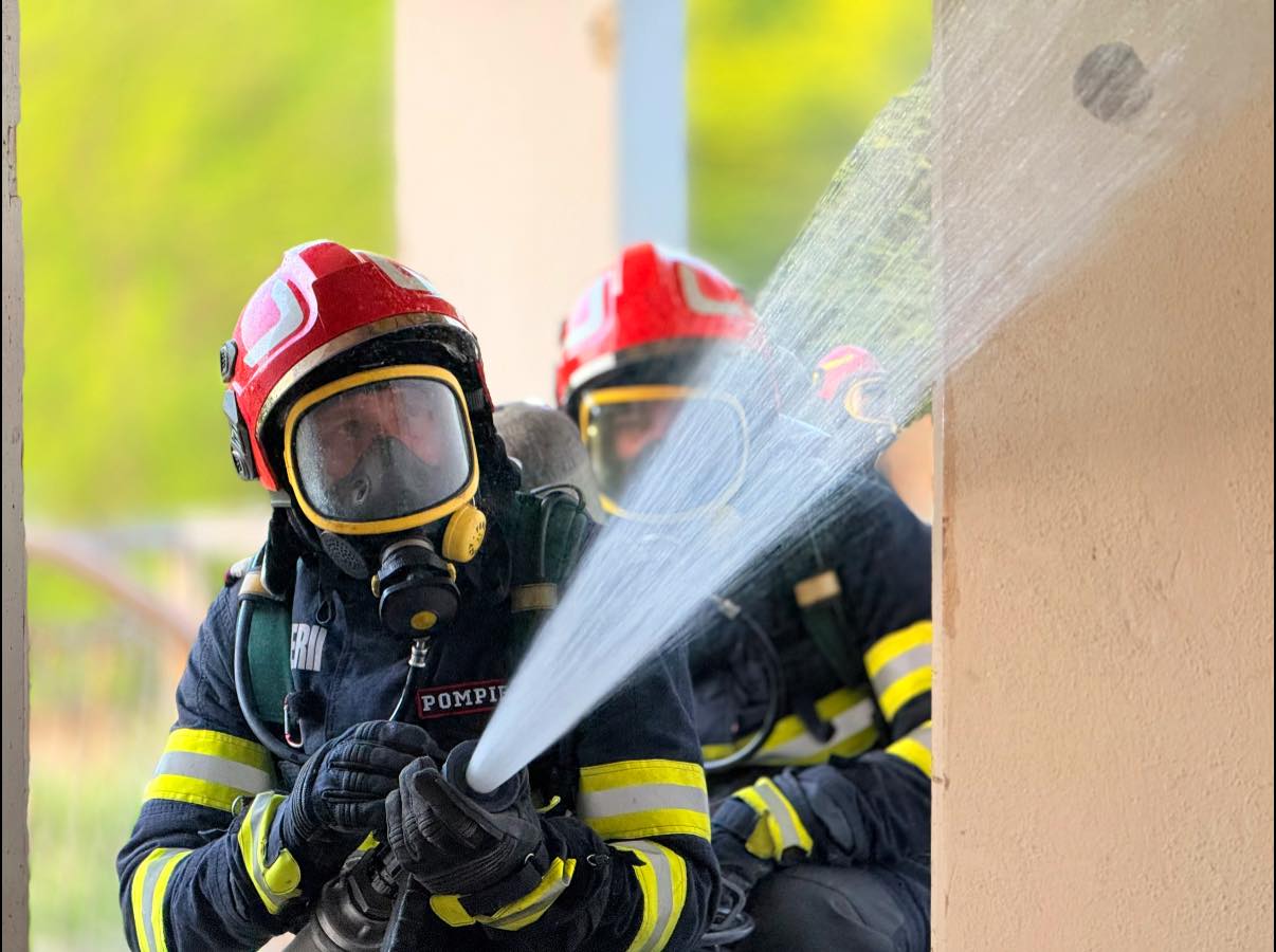 Necaz într-o gospodărie din Botoșani, o femeie rănită a sunat disperată după ajutor 