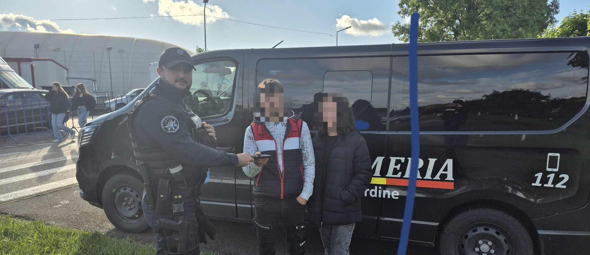 Un tânăr și-a pierdut telefonul la Zilele Orașului, jandarmii i-au sărit în ajutor 