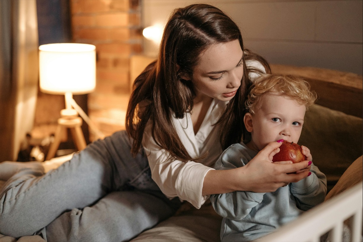 Cum să optimizezi spațiul într-un apartament mic pentru sosirea unui bebeluș