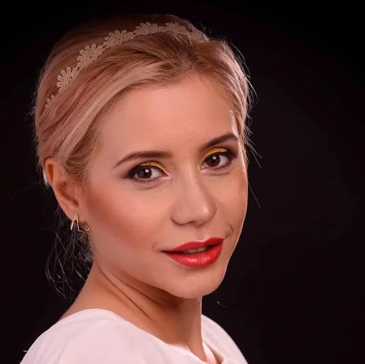 Ea este tânăra pentru care profesorul așteptat la Botoșani a intrat în greva foamei, în China ar fi rămas fără dinți  